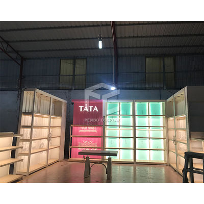 ชั้นวางรองเท้าที่ทันสมัยการออกแบบเค้าโครงภายในร้านรองเท้า